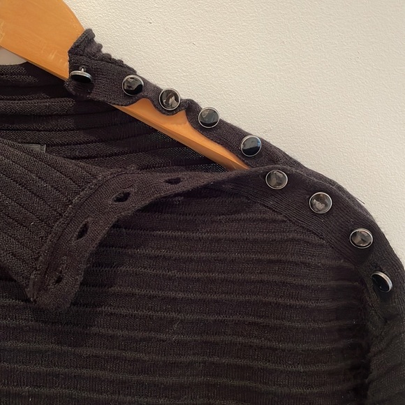 Tahari Women’s Ribbed Turtle Neck Sweater. - Picture 3 of 8